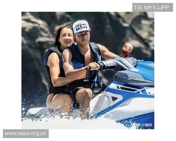 亚马尔与女友克罗地亚度假五分钟直升机之旅女友竟然晕机