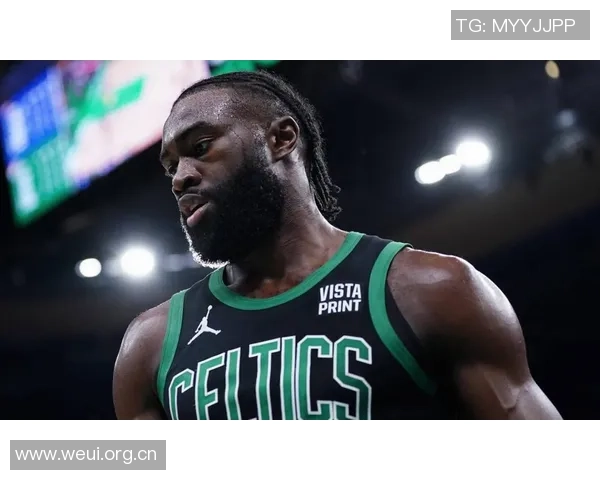 杰伦布朗首节表现惊艳13投6中砍下18分并罚球6中5助力球队领先