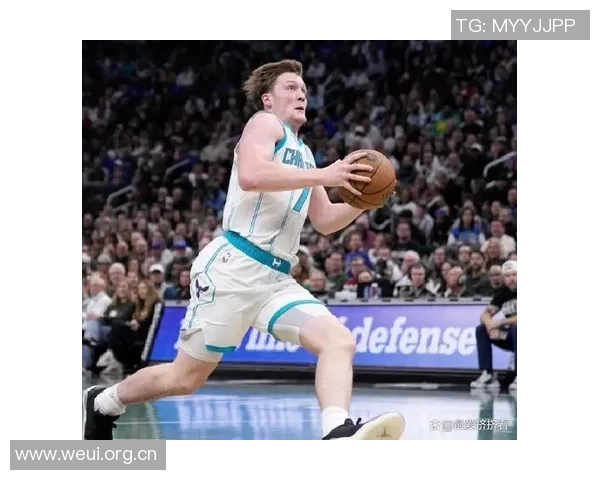 克尼佩尔半场表现亮眼9投5中贡献12分2板4助攻三分球命中率高达50